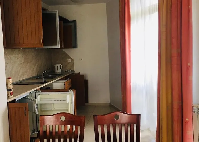 Beautiful Two Bedroom 4th Floor In Elegant Luxe With Pool, Sauna, Gym And Steam