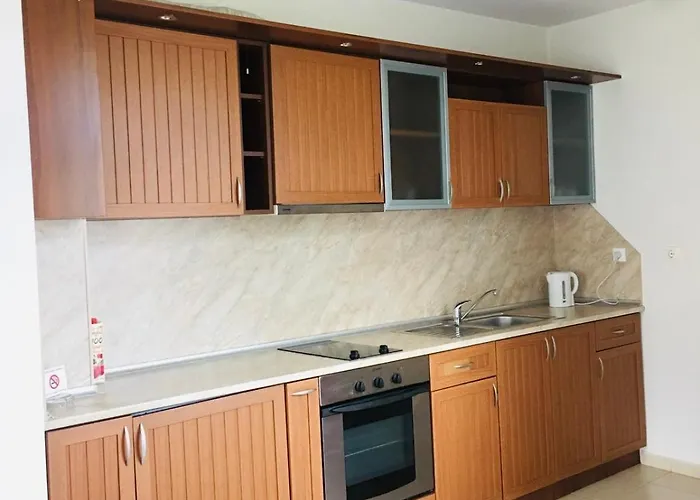 Beautiful Two Bedroom 4th Floor In Elegant Luxe With Pool, Sauna, Gym And Steam